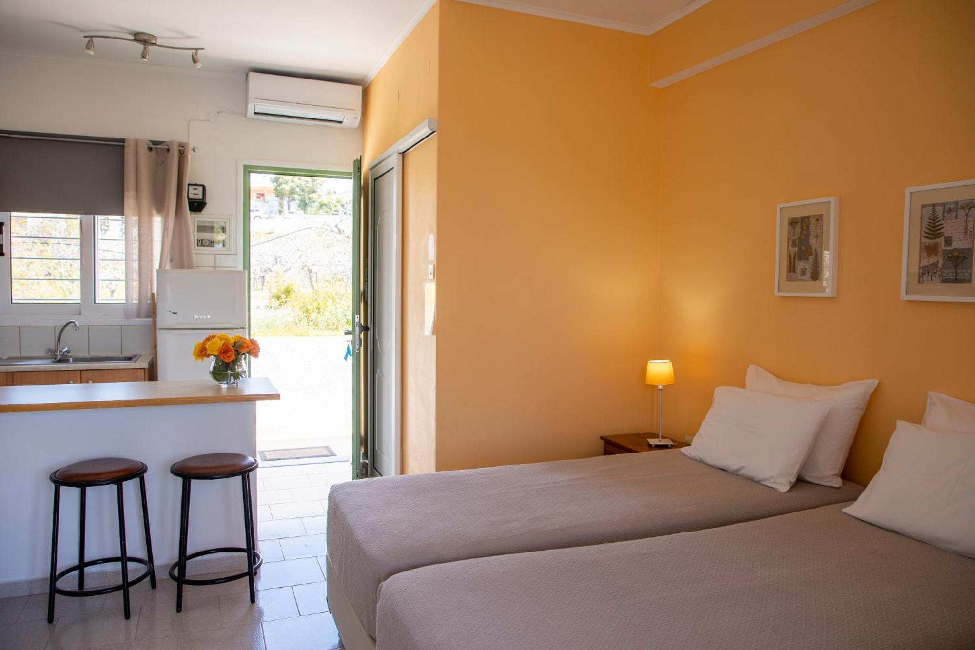 Stefanie Studios Aegina Bagian luar foto